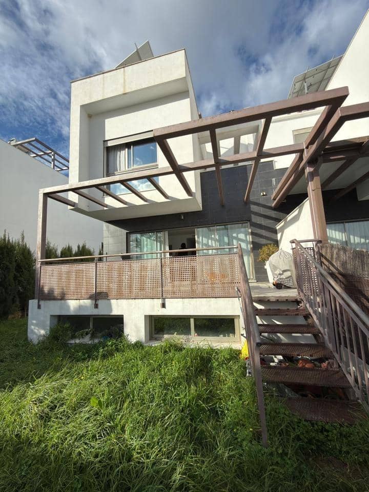 4 quarto Moradia em Banda para venda em Pinos de Alhaurin com piscina - 689 000 € (Ref: 9607994)