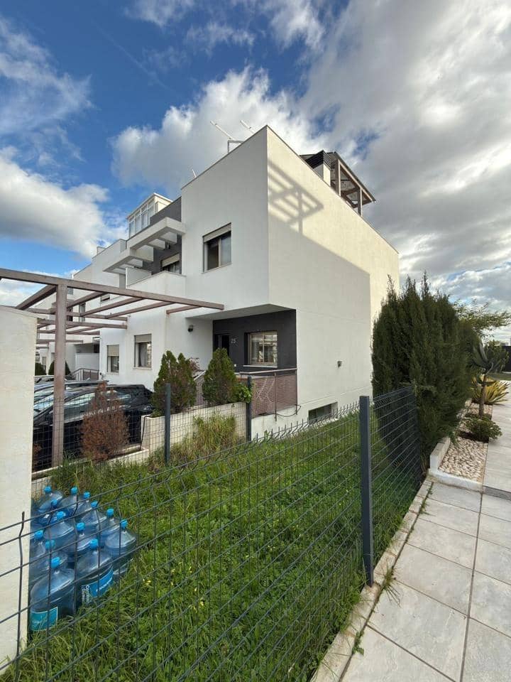 4 quarto Moradia em Banda para venda em Pinos de Alhaurin com piscina - 689 000 € (Ref: 9607994)