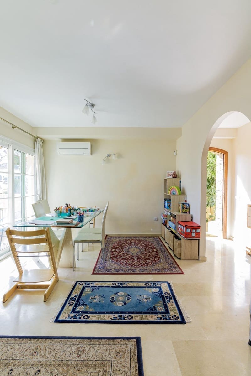 Pareado de 6 habitaciones en Alhaurín de la Torre en venta con piscina - 596.000 € (Ref: 9607998)