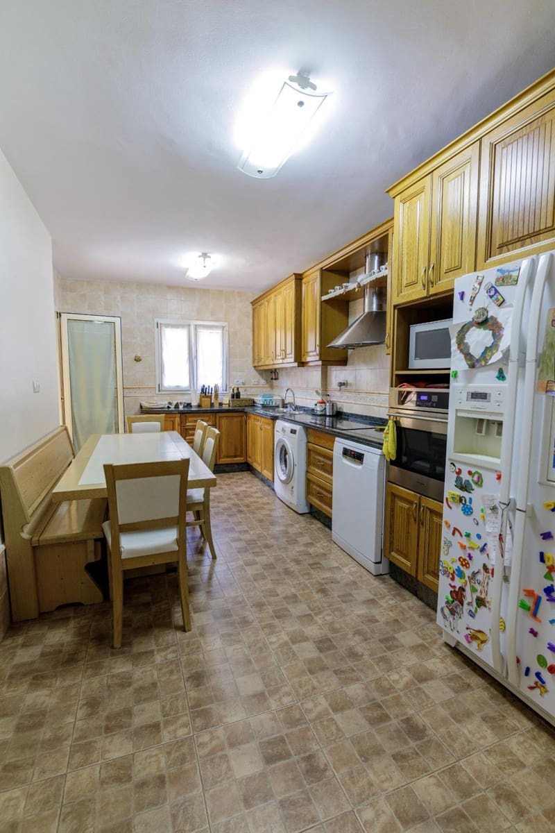 Pareado de 6 habitaciones en Alhaurín de la Torre en venta con piscina - 596.000 € (Ref: 9607998)