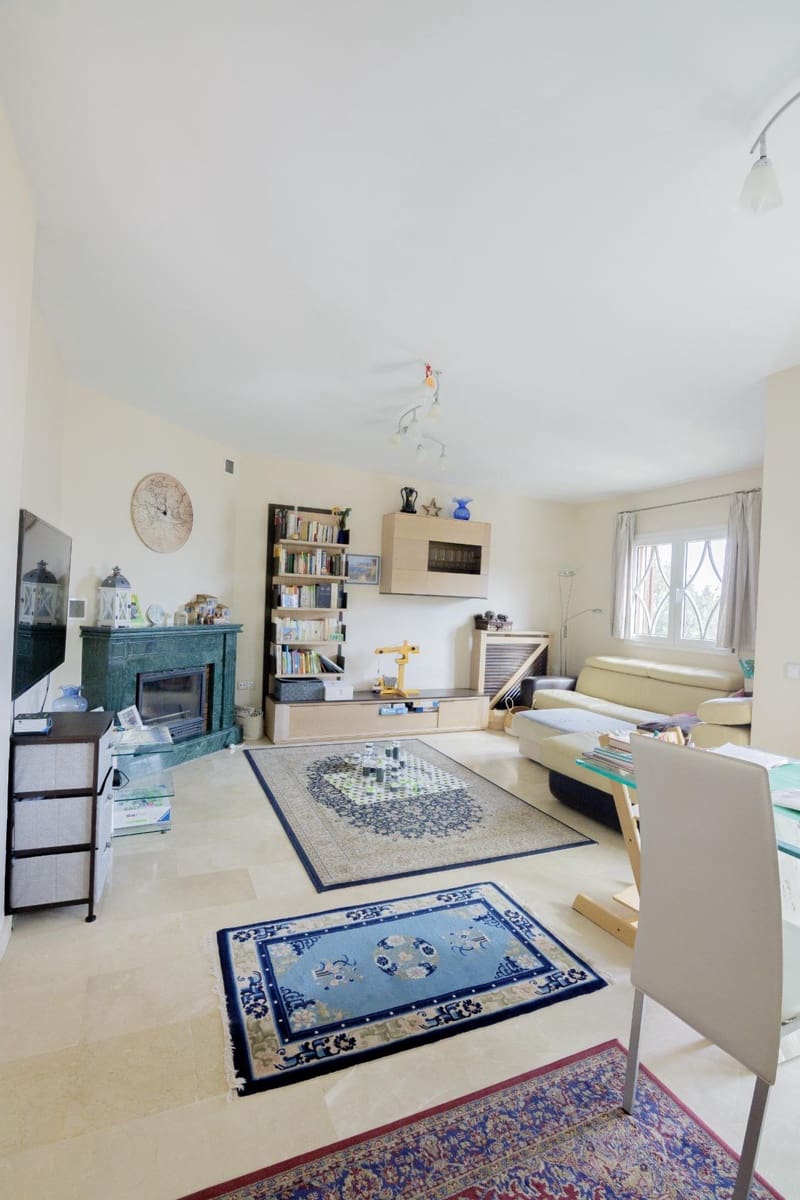 Pareado de 6 habitaciones en Alhaurín de la Torre en venta con piscina - 596.000 € (Ref: 9607998)