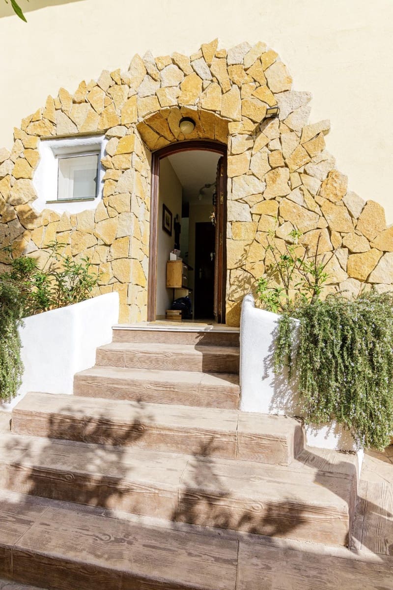 Pareado de 6 habitaciones en Alhaurín de la Torre en venta con piscina - 596.000 € (Ref: 9607998)