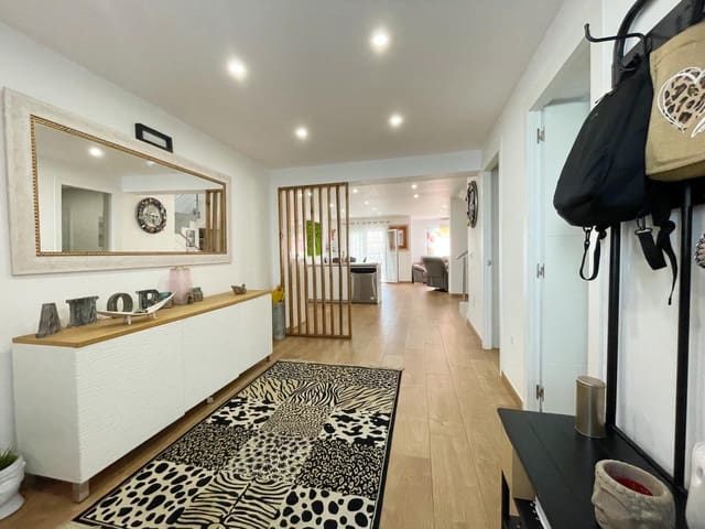 4 soverom Rekkehus til salgs i Los Boliches , Fuengirola - € 499 990 (Ref: 9615359)