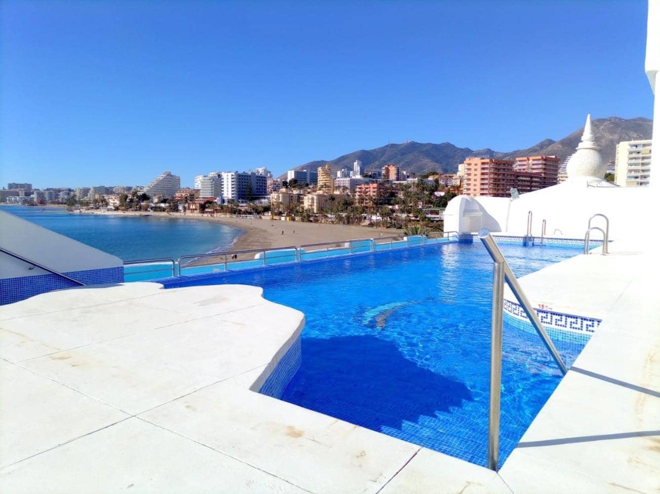 Apartamento de 2 habitaciones en Benalmádena en venta con piscina - 415.000 € (Ref: 9637495)