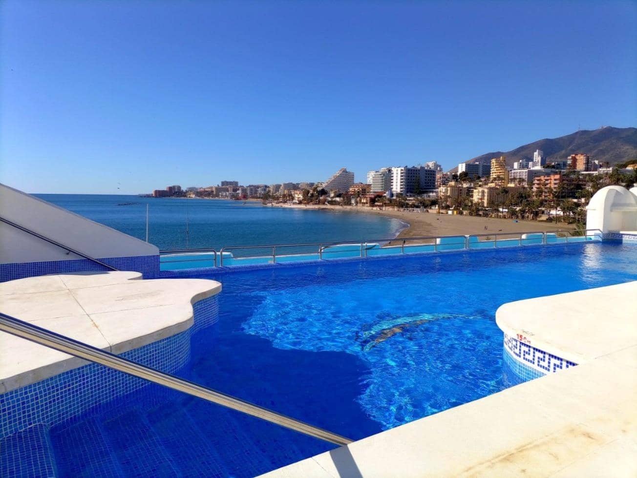 Apartamento de 2 habitaciones en Benalmádena en venta con piscina - 415.000 € (Ref: 9637495)