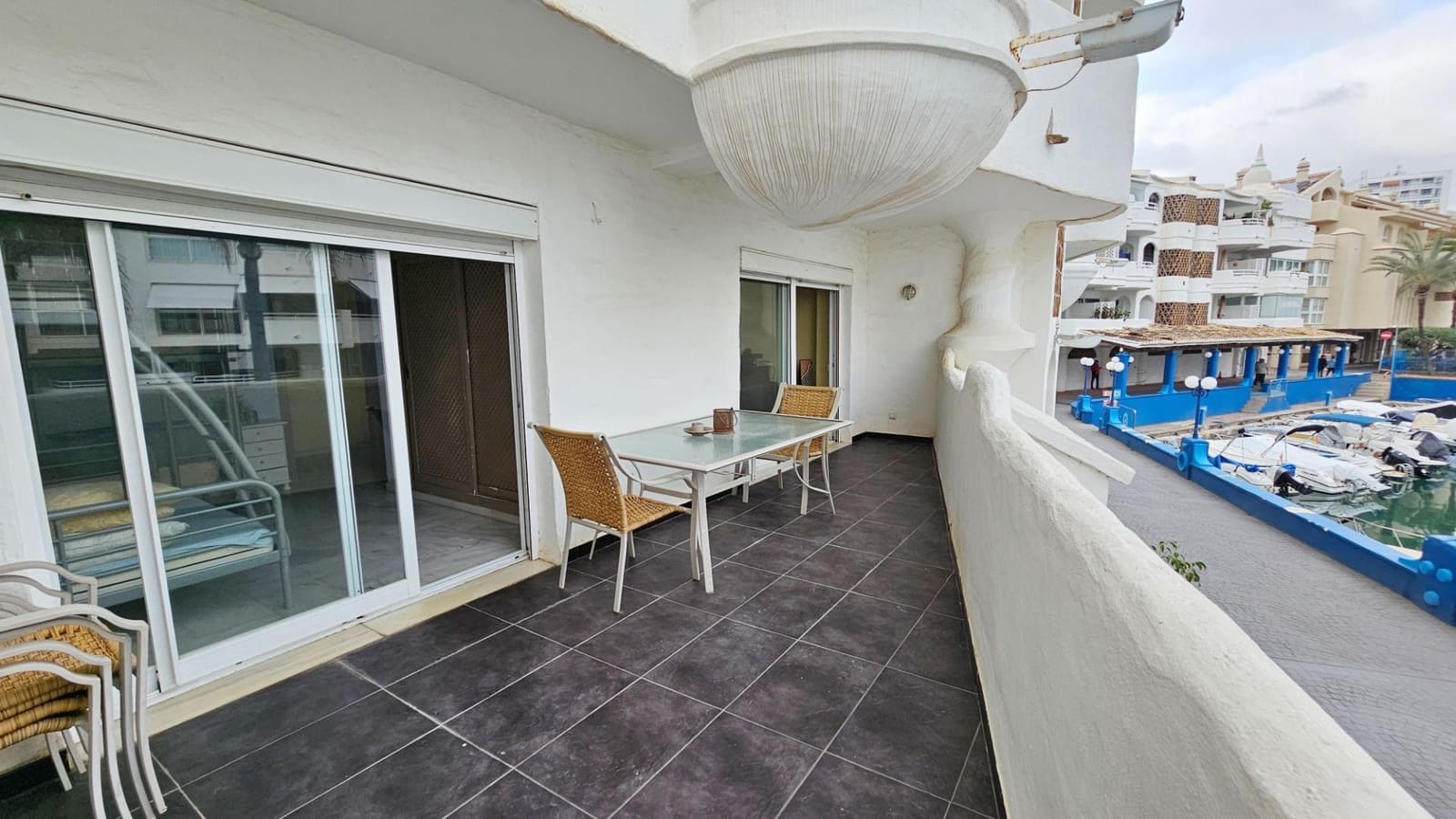 Apartamento de 2 habitaciones en Benalmádena en venta con piscina - 415.000 € (Ref: 9637495)