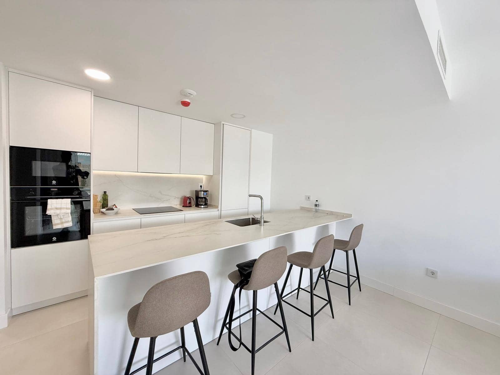 2 bedroom Apartment for sale in Fuengirola with pool garage - € 445,000 (Ref: 9670573)