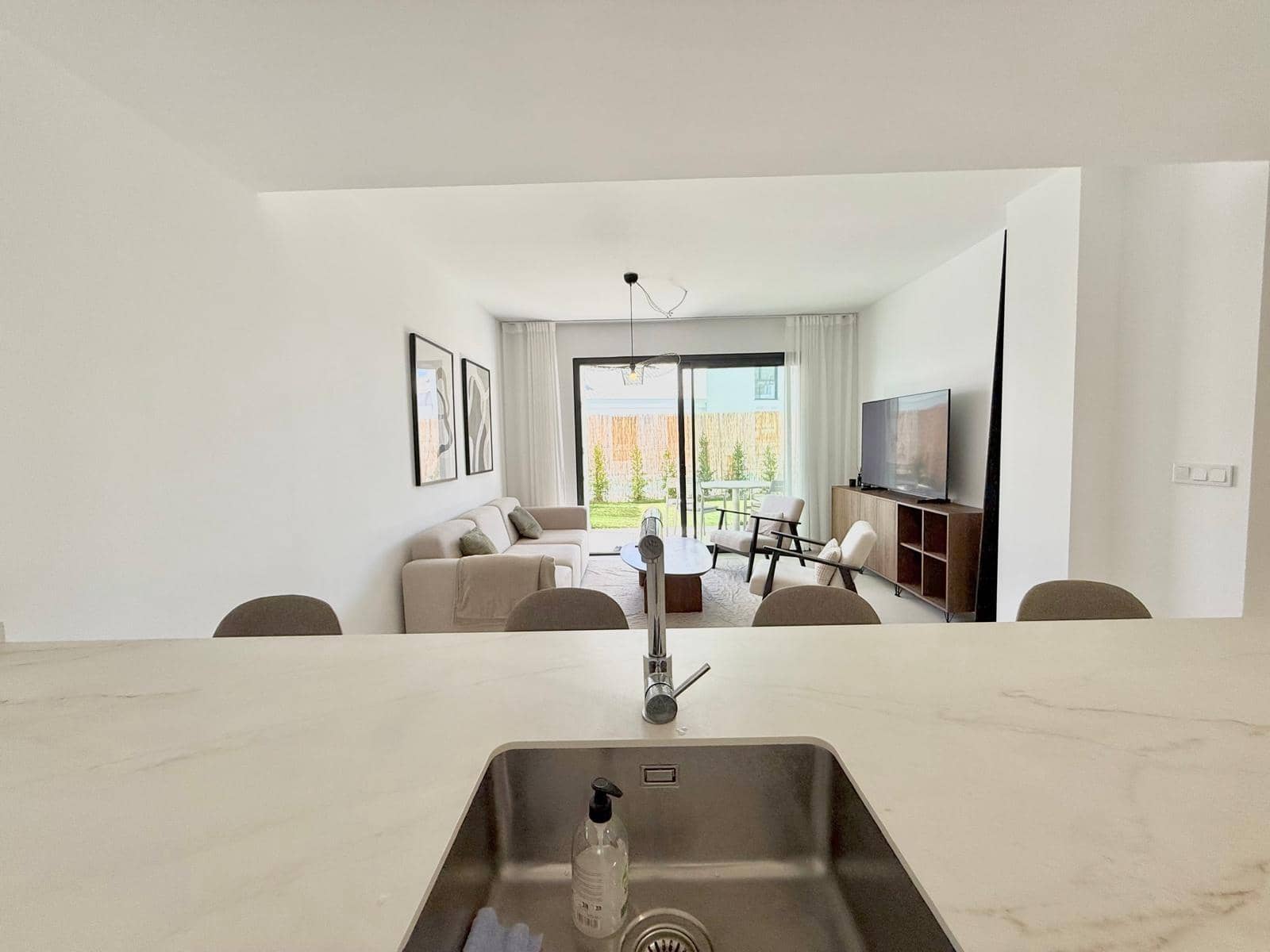 2 bedroom Apartment for sale in Fuengirola with pool garage - € 445,000 (Ref: 9670573)