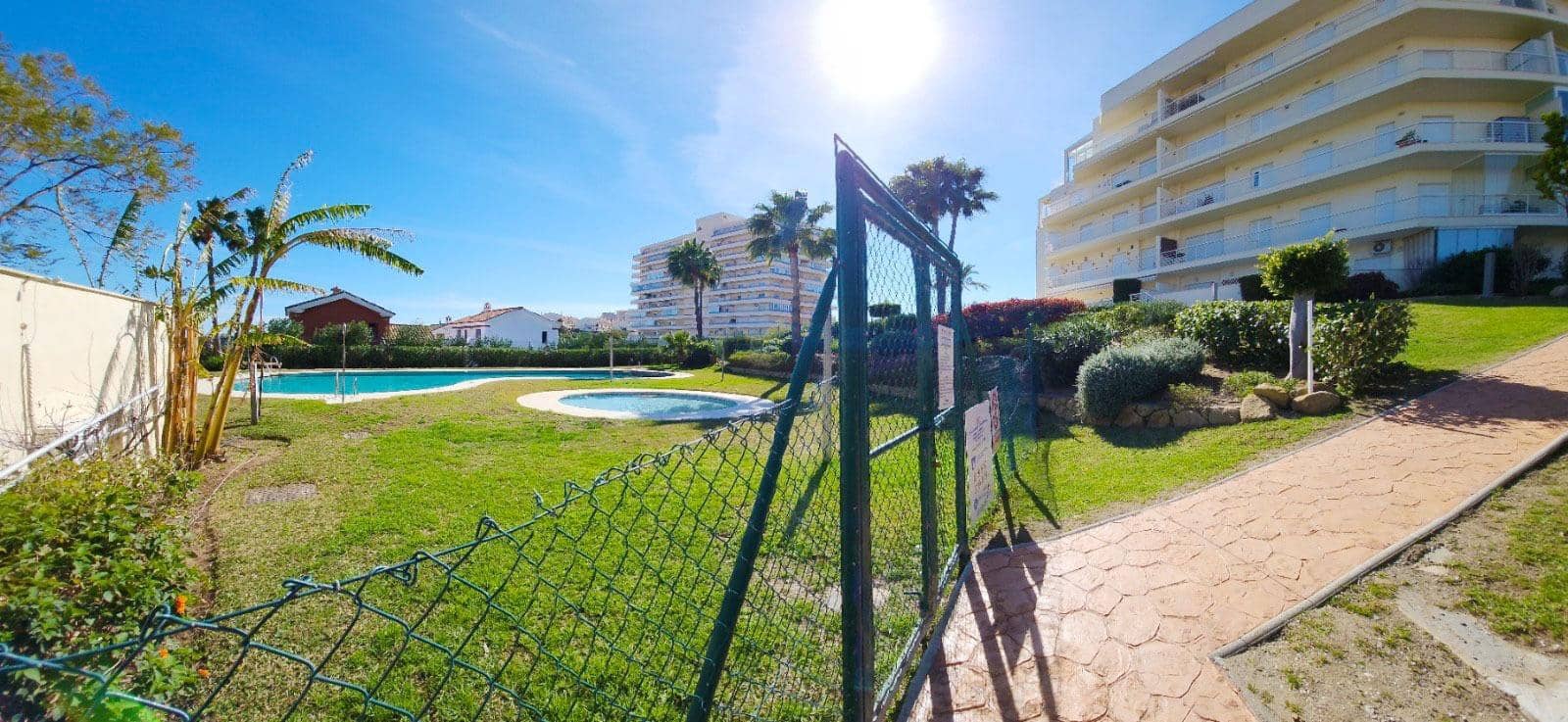 2 Zimmer Apartment zu verkaufen in Torrequebrada mit Pool - 425.000 € (Ref: 9686345)