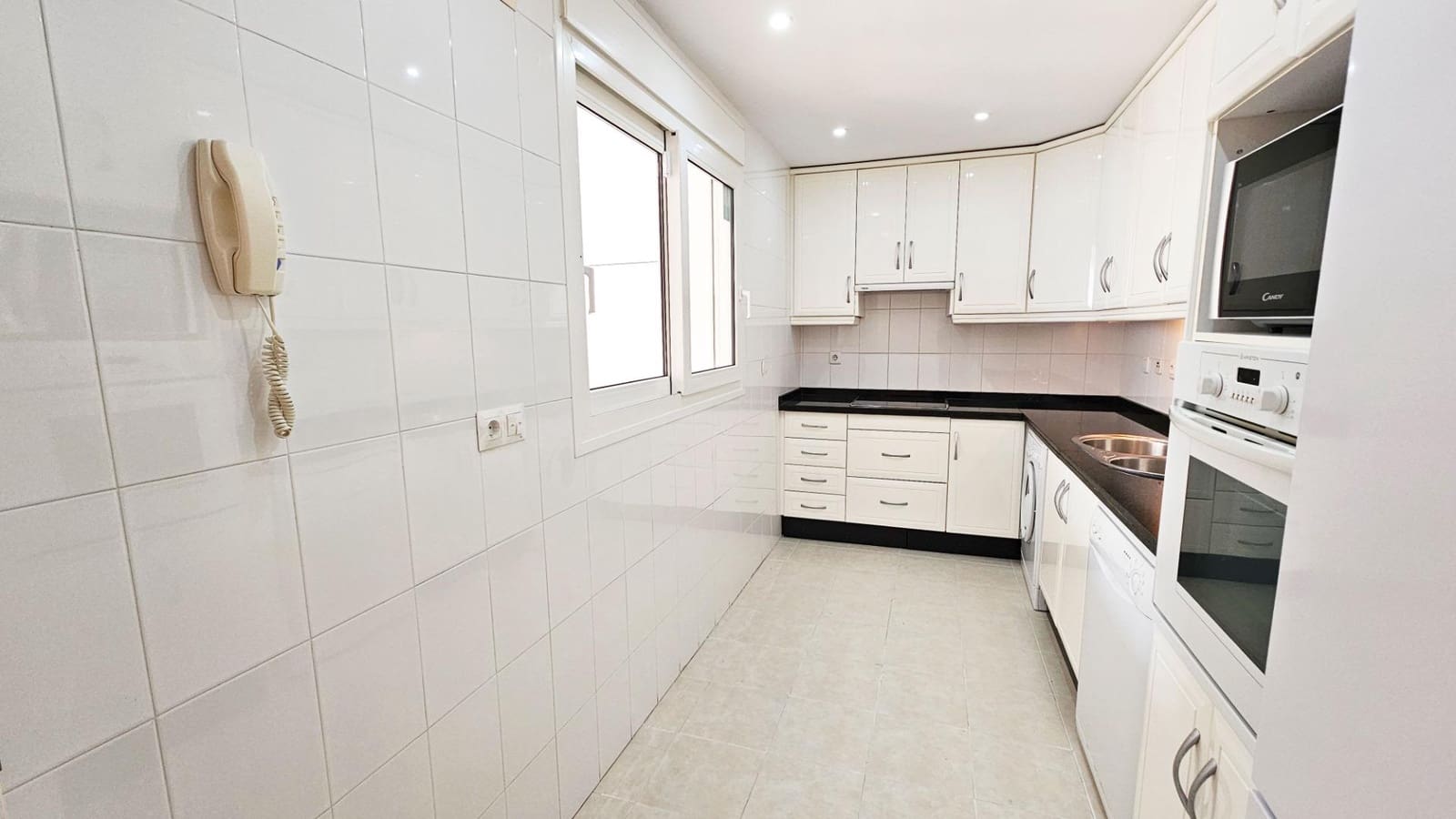 2 Zimmer Apartment zu verkaufen in Torrequebrada mit Pool - 425.000 € (Ref: 9686345)