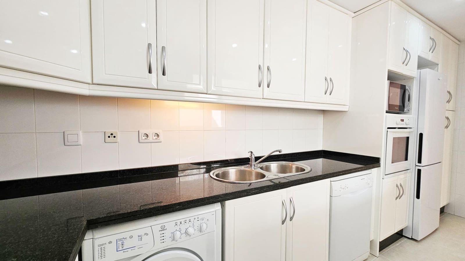 2 Zimmer Apartment zu verkaufen in Torrequebrada mit Pool - 425.000 € (Ref: 9686345)