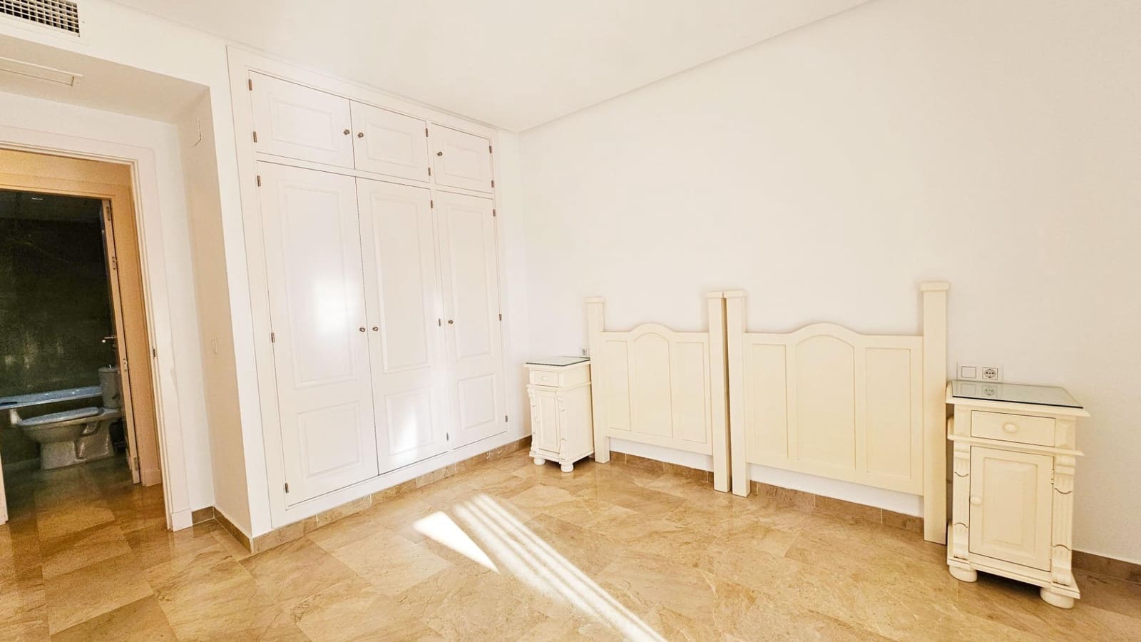 2 Zimmer Apartment zu verkaufen in Torrequebrada mit Pool - 425.000 € (Ref: 9686345)