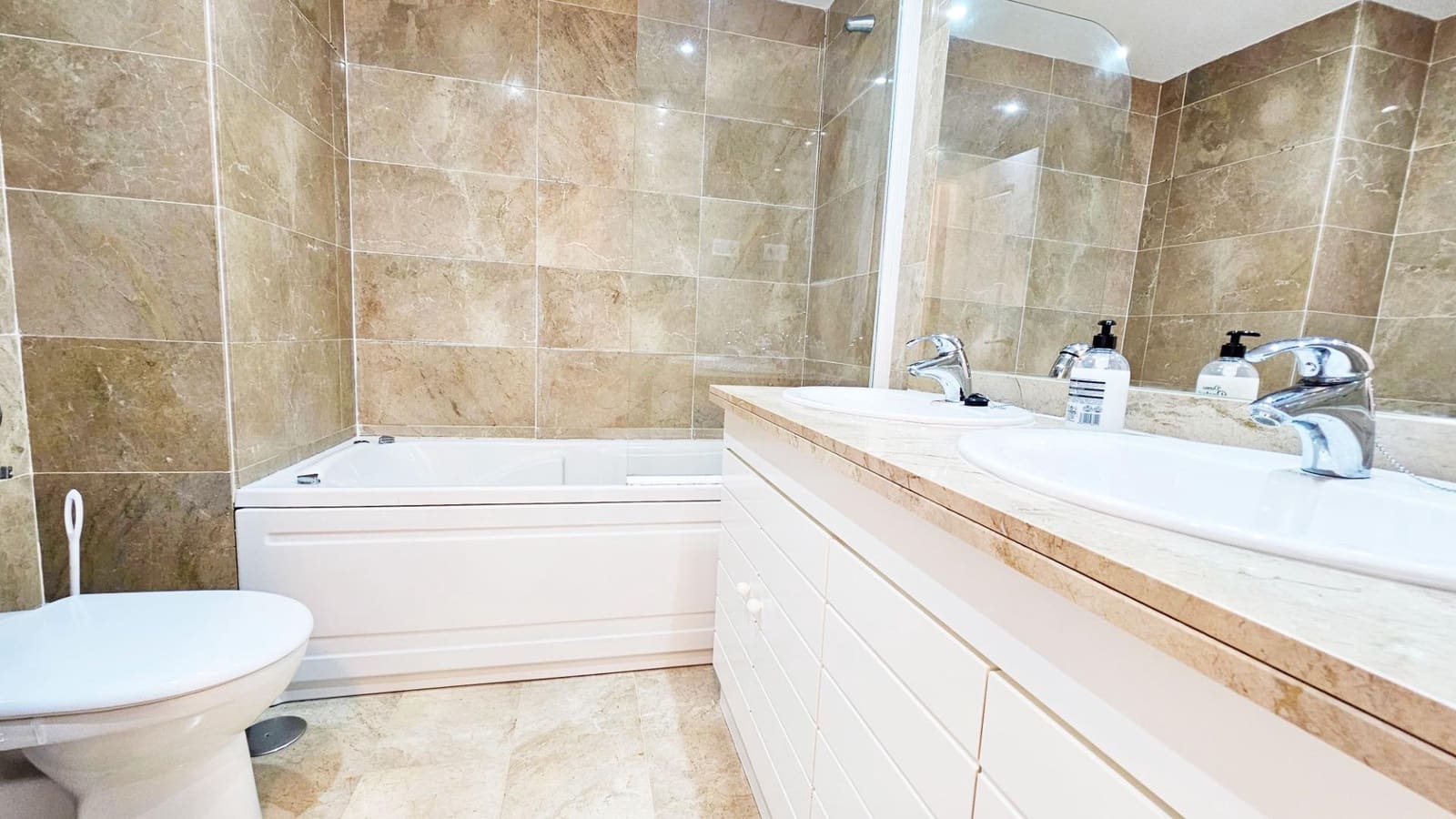 2 Zimmer Apartment zu verkaufen in Torrequebrada mit Pool - 425.000 € (Ref: 9686345)