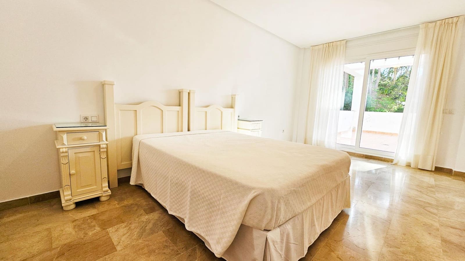 2 Zimmer Apartment zu verkaufen in Torrequebrada mit Pool - 425.000 € (Ref: 9686345)