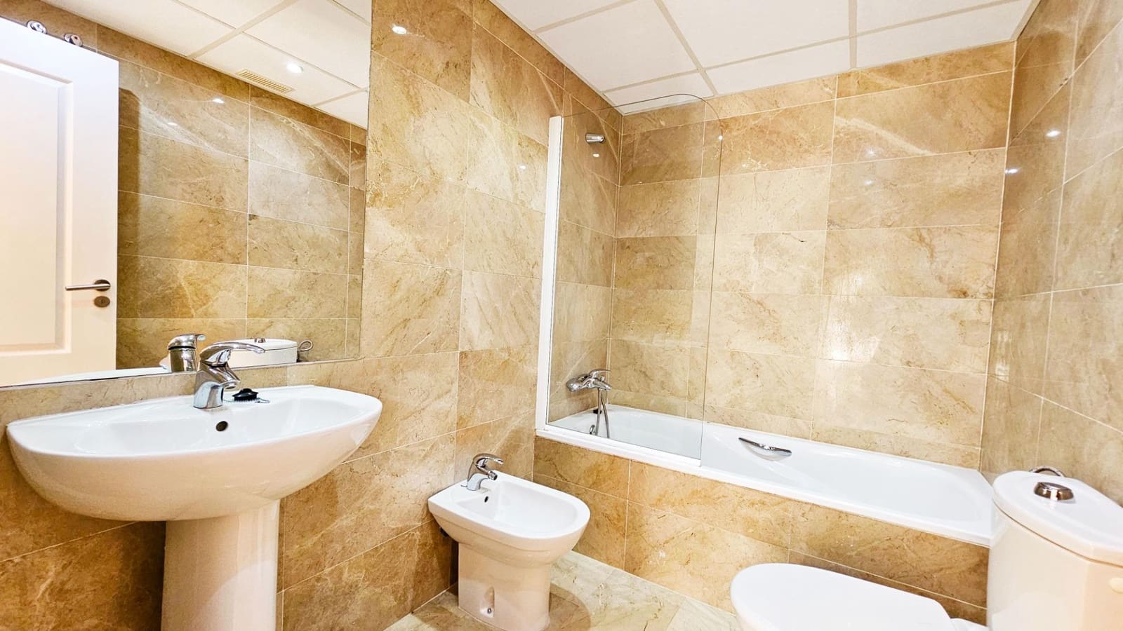 2 Zimmer Apartment zu verkaufen in Torrequebrada mit Pool - 425.000 € (Ref: 9686345)