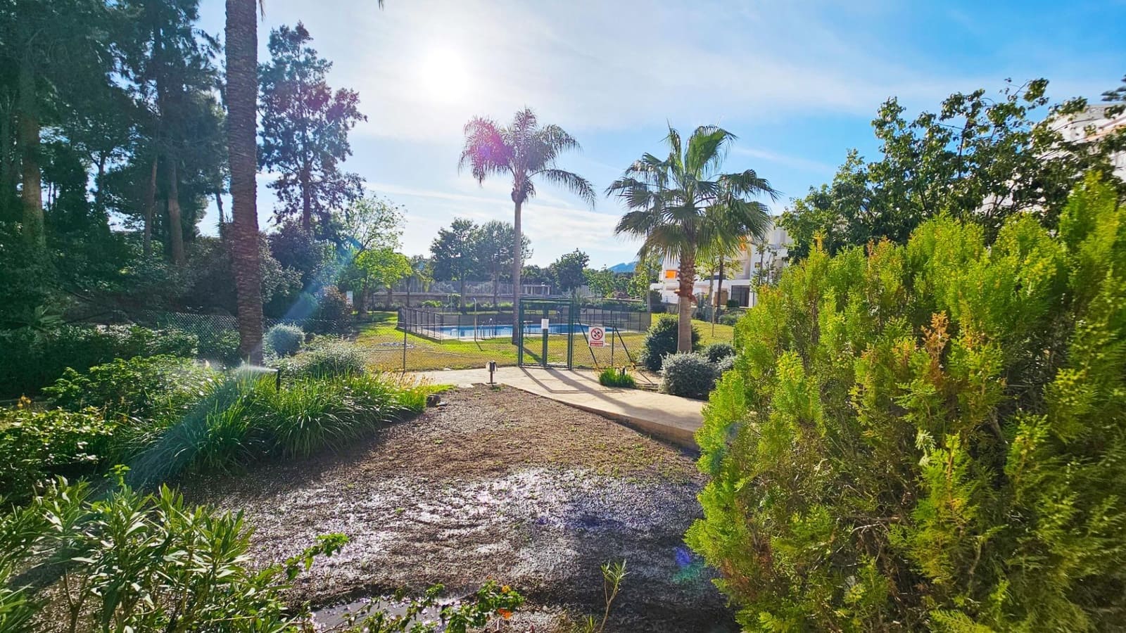 2 Zimmer Apartment zu verkaufen in Torrequebrada mit Pool - 425.000 € (Ref: 9686345)