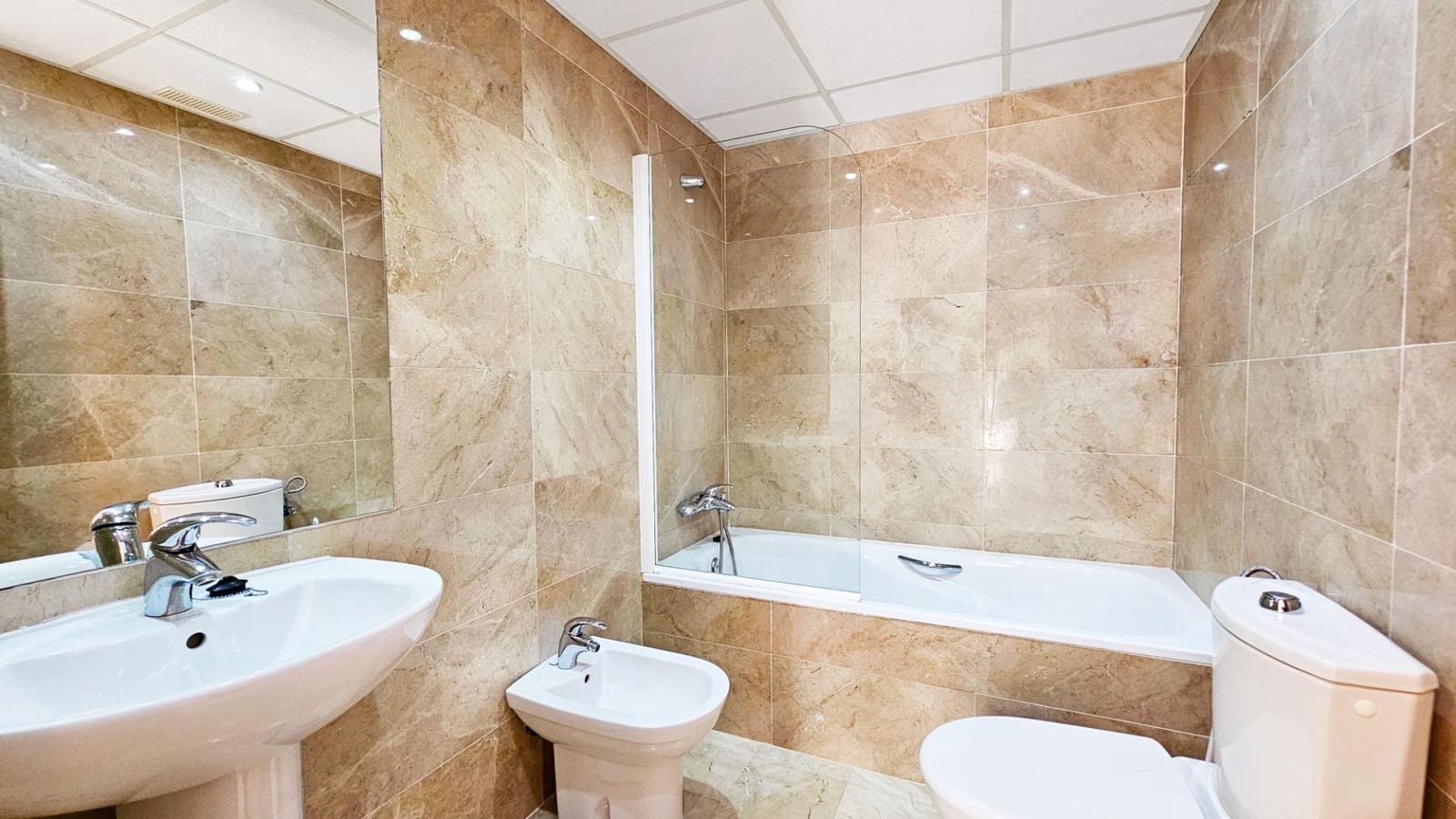 2 Zimmer Apartment zu verkaufen in Torrequebrada mit Pool - 425.000 € (Ref: 9686345)