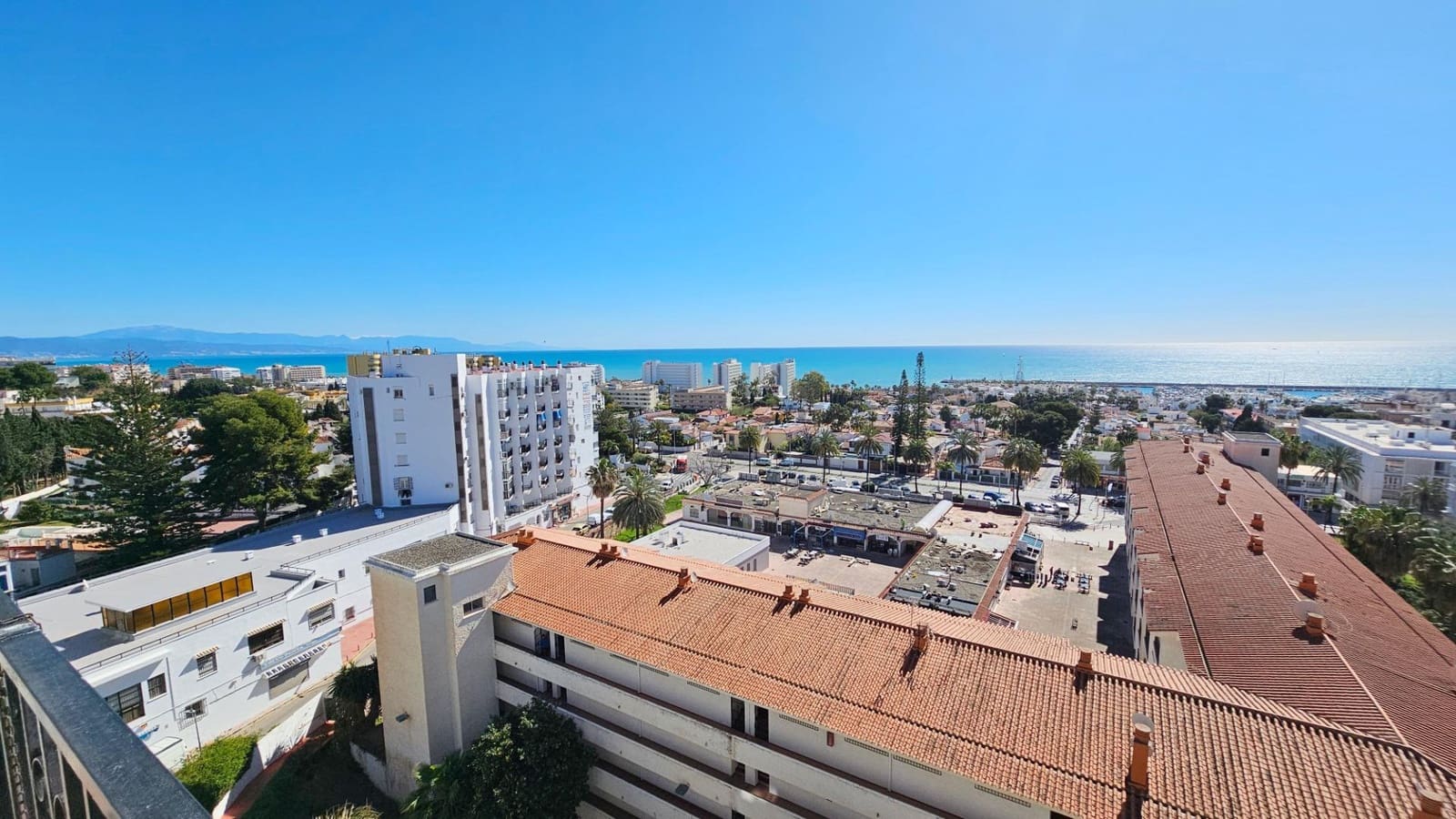 3 bedroom Flat for sale in Benalmadena with pool garage - € 430,000 (Ref: 9711905)