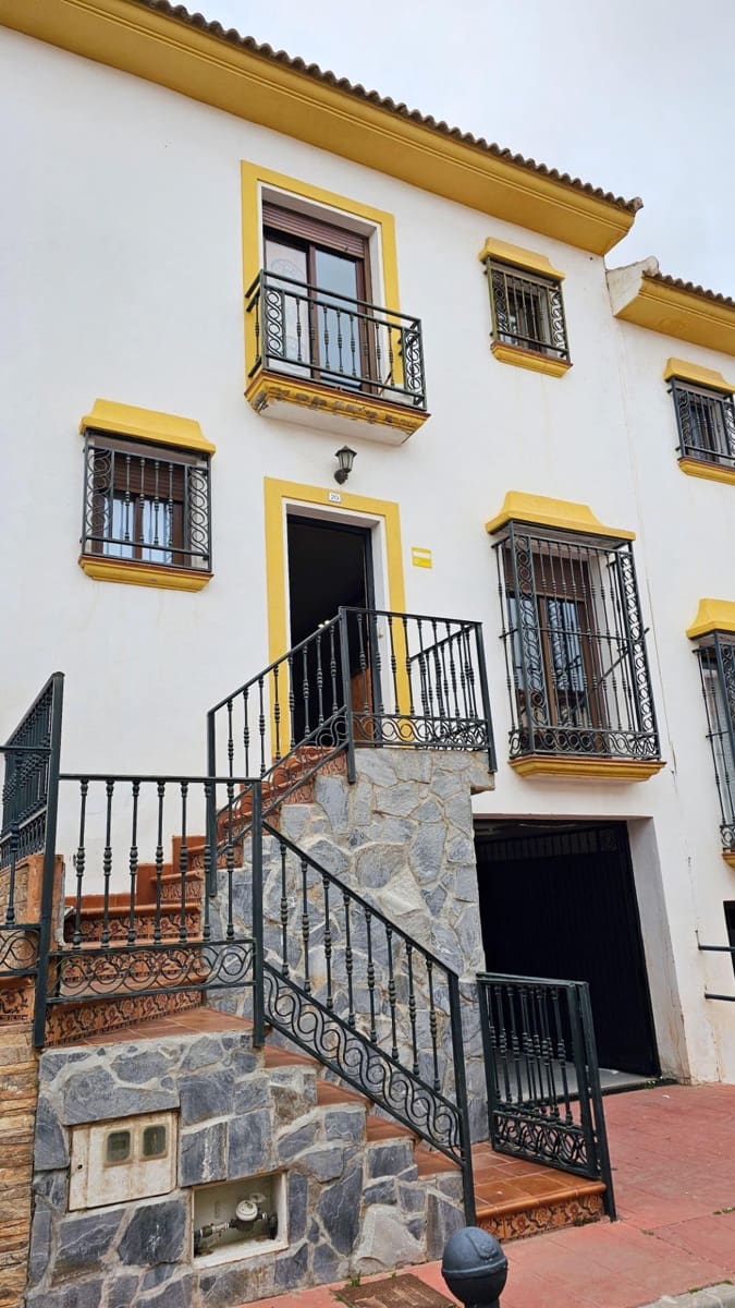 4 bedroom Terraced Villa for sale in Benalmadena - € 455,000 (Ref: 9729309)