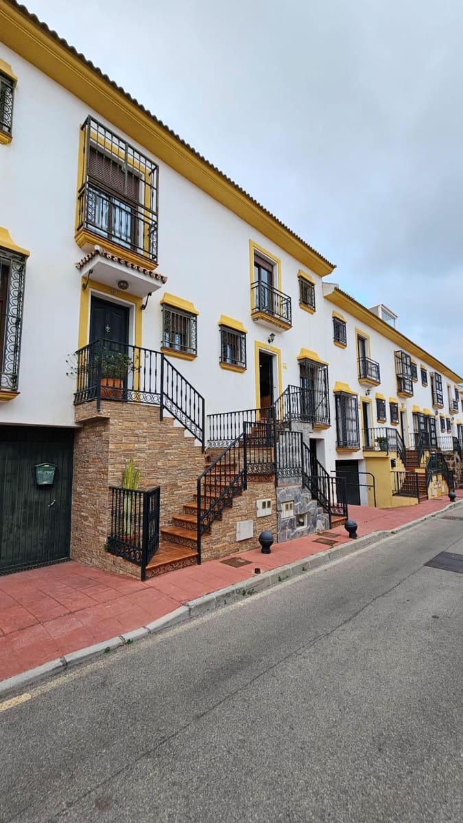 4 bedroom Terraced Villa for sale in Benalmadena - € 455,000 (Ref: 9729309)