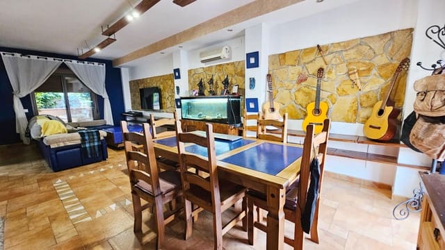 4 slaapkamer Rijtjeshuis te koop in Benalmádena pueblo, Benalmádena - € 455.000 (Ref: 9729309)