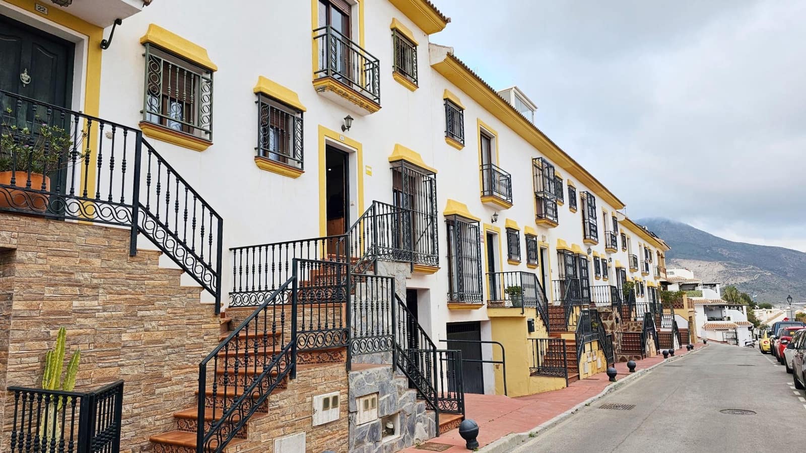 4 bedroom Terraced Villa for sale in Benalmadena - € 455,000 (Ref: 9729309)