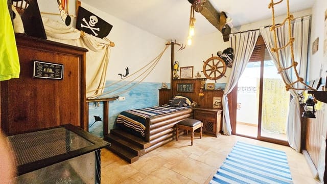 4 slaapkamer Rijtjeshuis te koop in Benalmádena pueblo, Benalmádena - € 455.000 (Ref: 9729309)