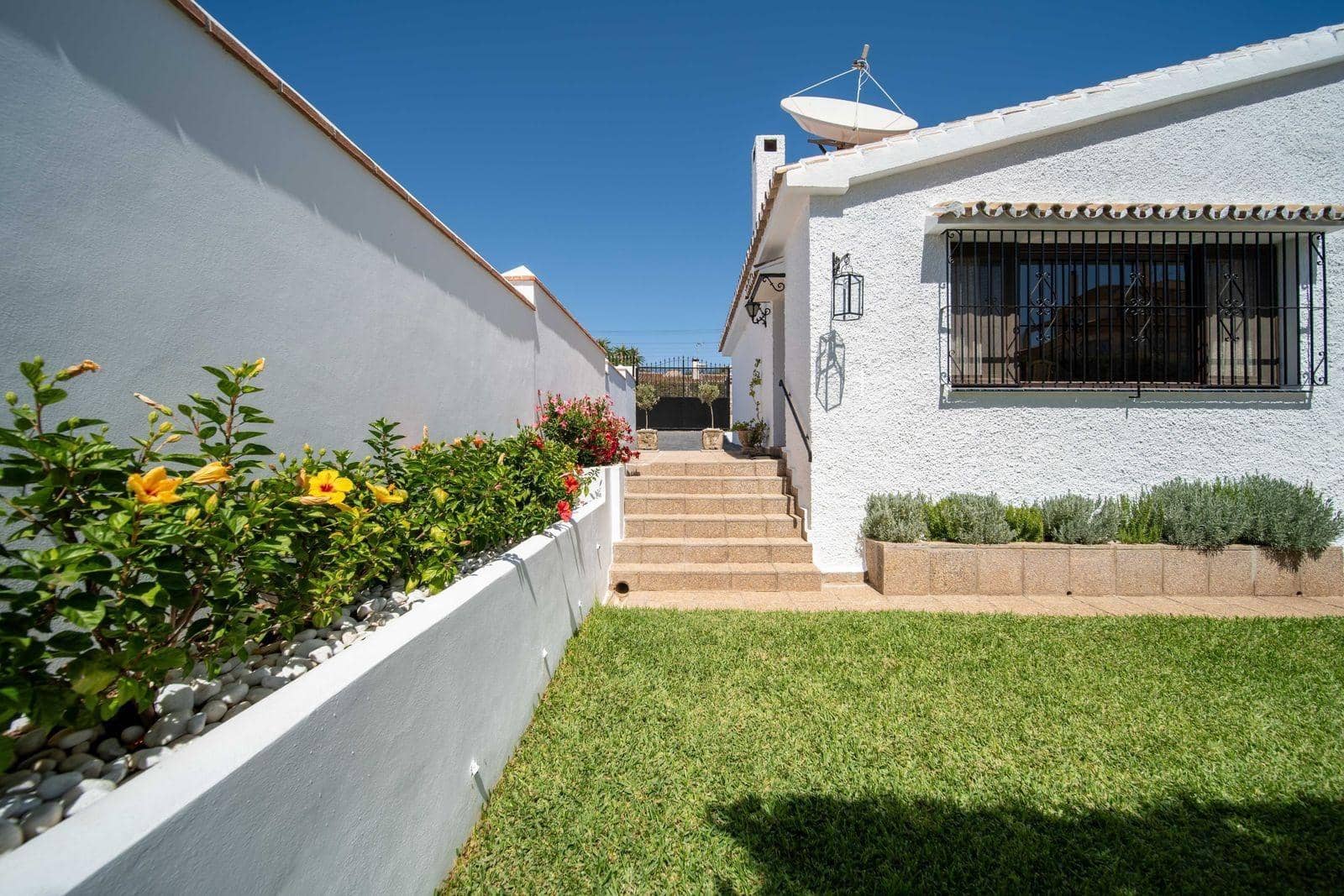 3 slaapkamer Villa te koop in Fuengirola met zwembad garage - € 985.000 (Ref: 9924583)