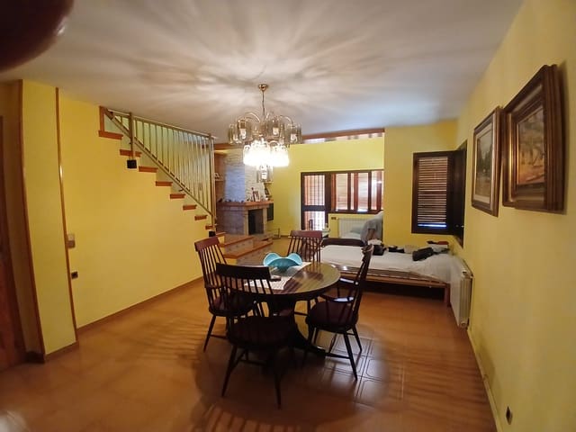 4 makuuhuone Huvila myytävänä paikassa Tortosa - 415 000 € (Ref: 9765182)