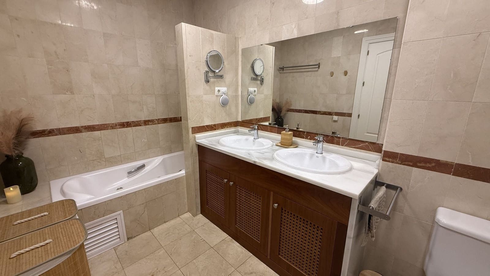 2 bedroom Townhouse for sale in Alhaurin de la Torre with pool garage - € 460,000 (Ref: 10130590)