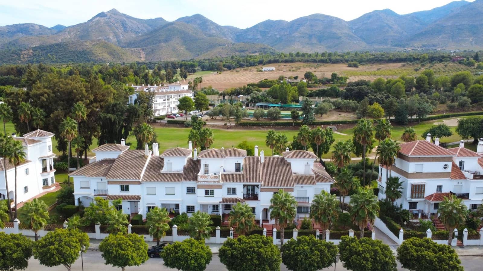 2 bedroom Townhouse for sale in Alhaurin de la Torre with pool garage - € 460,000 (Ref: 10130590)