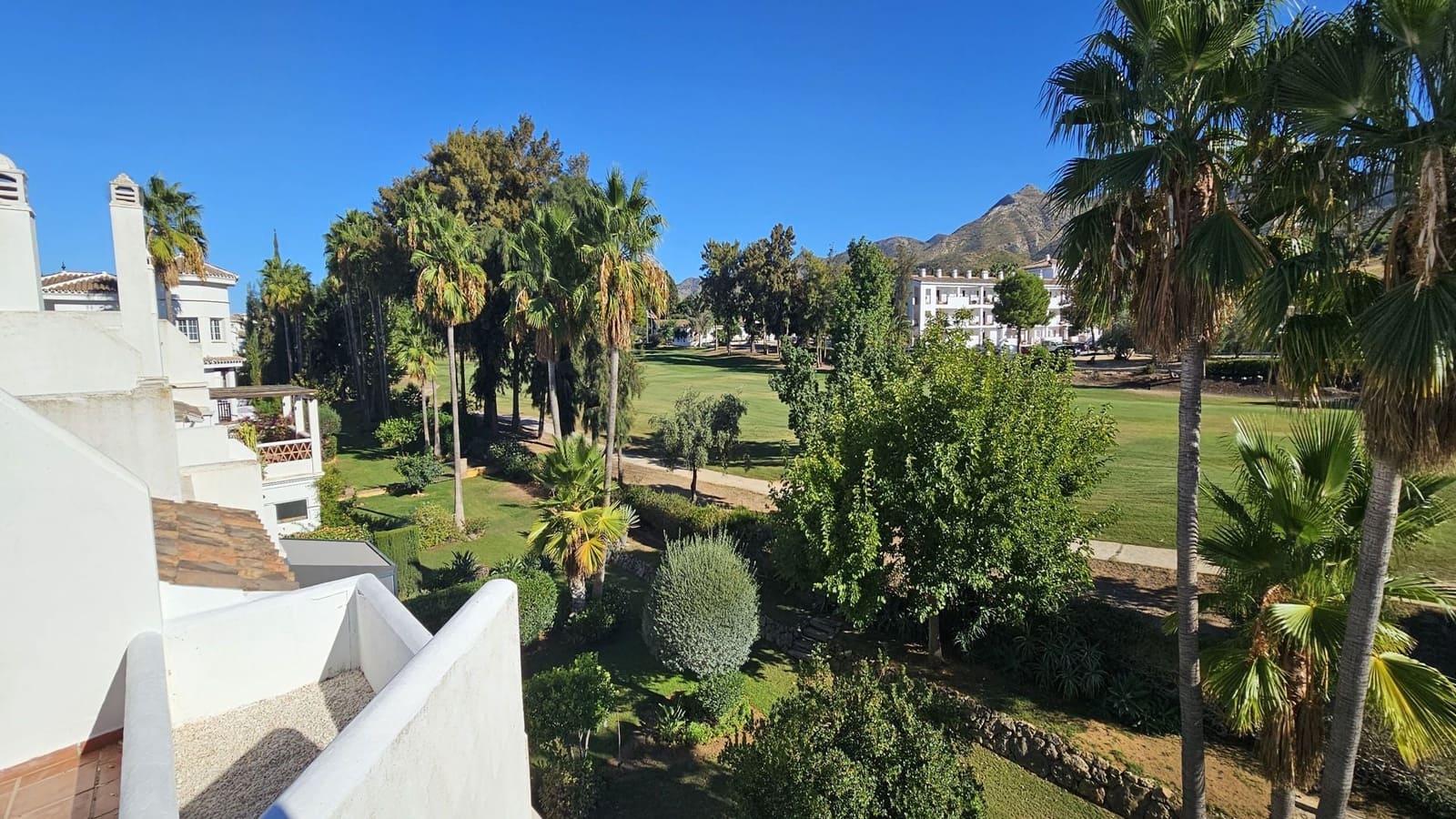 2 bedroom Townhouse for sale in Alhaurin de la Torre with pool garage - € 460,000 (Ref: 10130590)