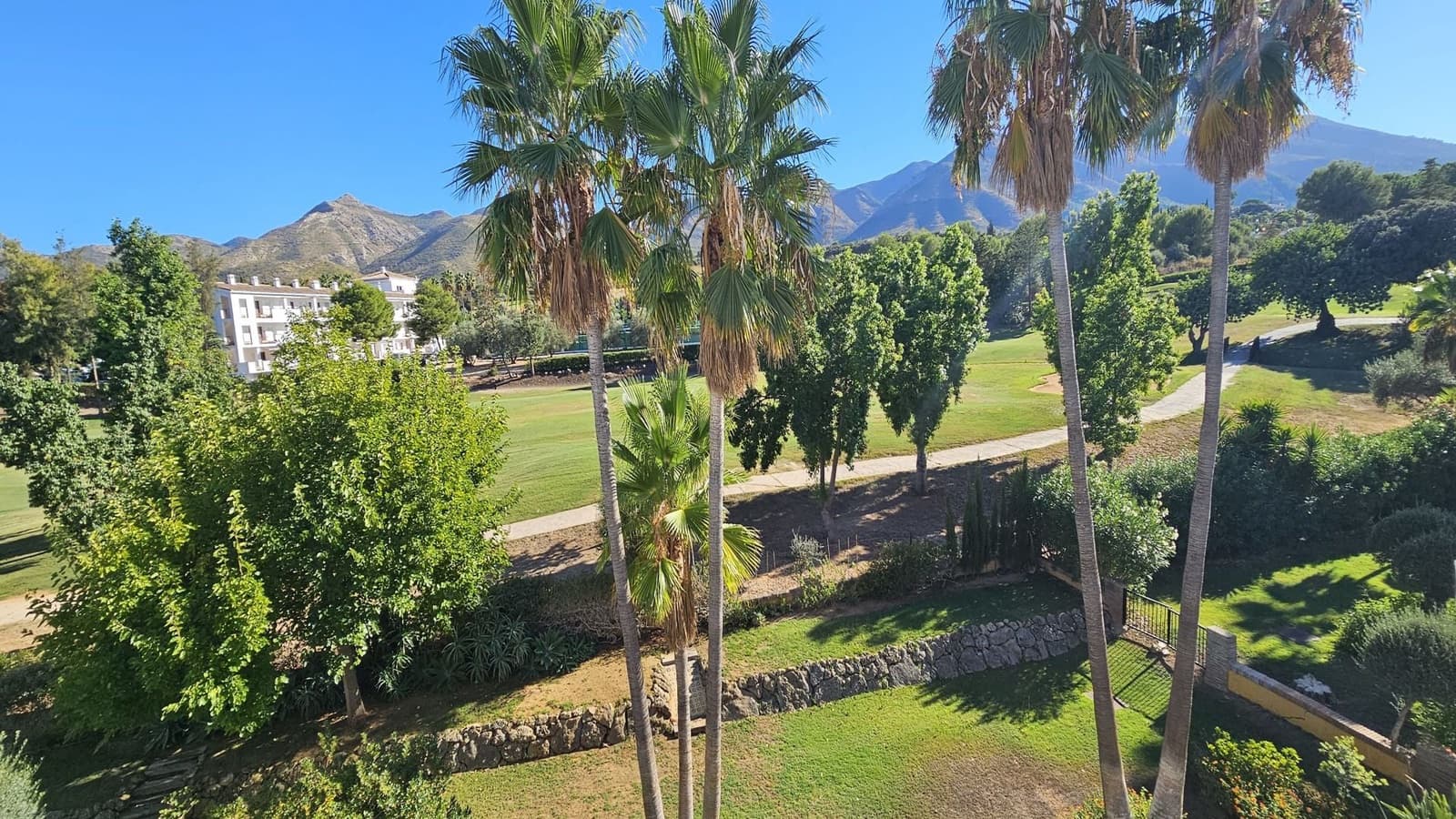 2 bedroom Townhouse for sale in Alhaurin de la Torre with pool garage - € 460,000 (Ref: 10130590)