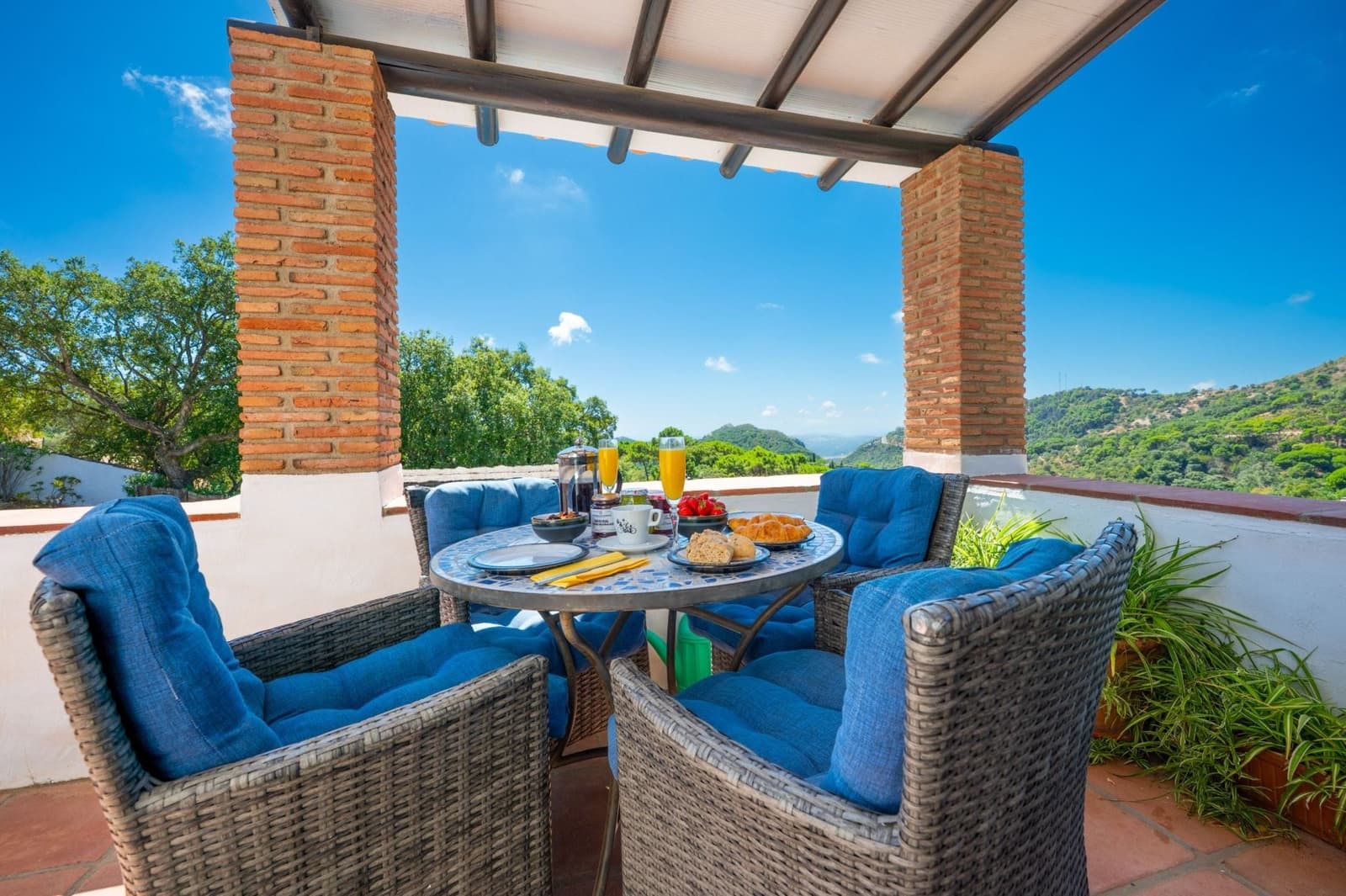 4 soveværelse Finca/Landehus til salg i Casares med swimmingpool garage - € 1.100.000 (Ref: 10168022)