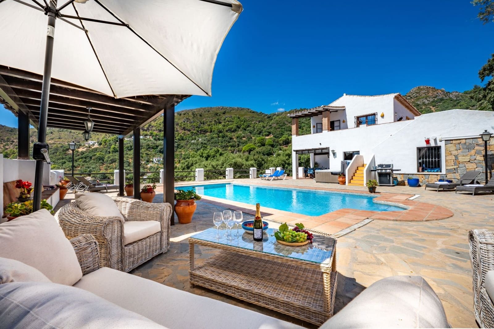 4 soveværelse Finca/Landehus til salg i Casares med swimmingpool garage - € 1.100.000 (Ref: 10168022)
