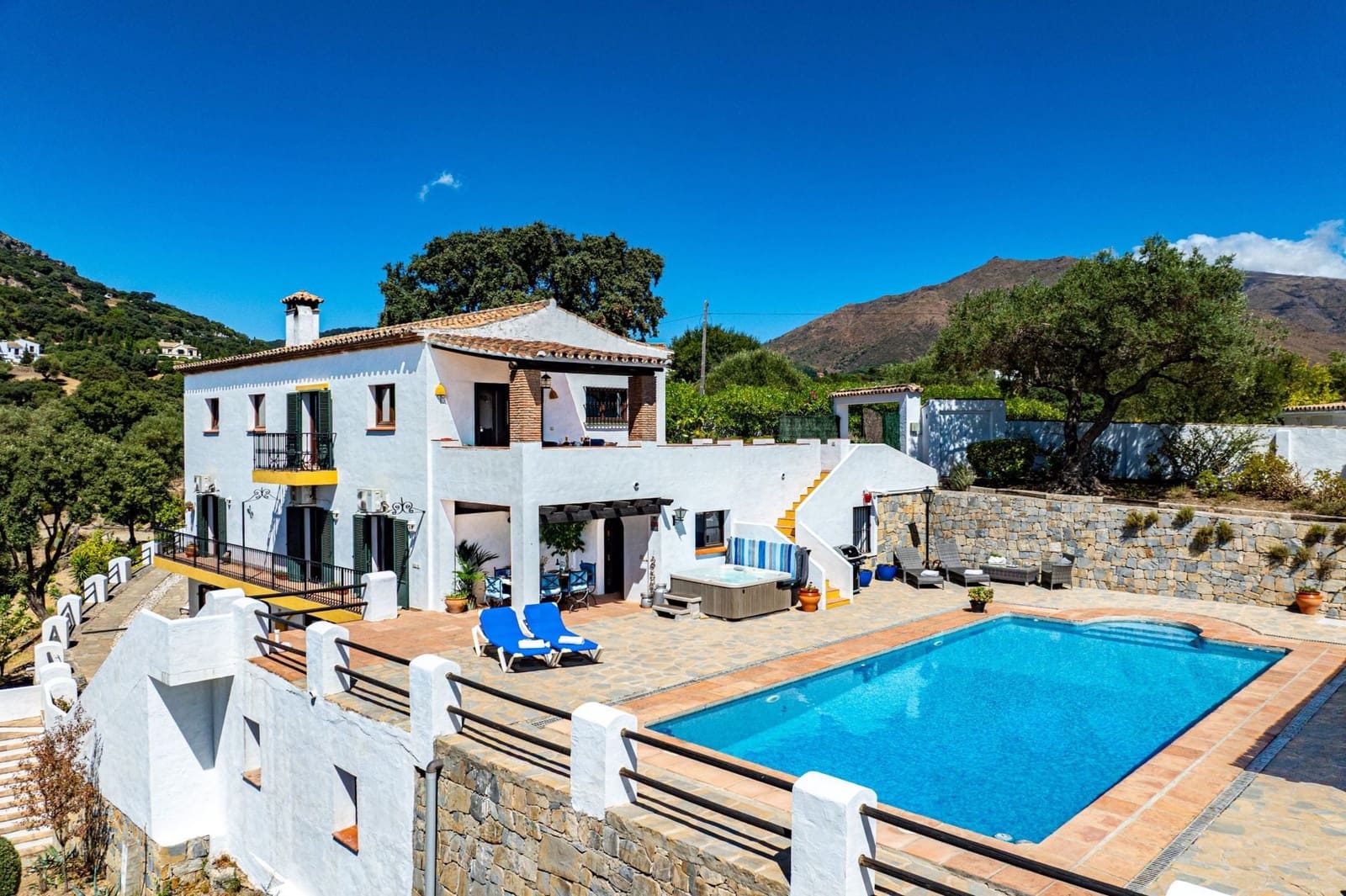 4 soveværelse Finca/Landehus til salg i Casares med swimmingpool garage - € 1.100.000 (Ref: 10168022)