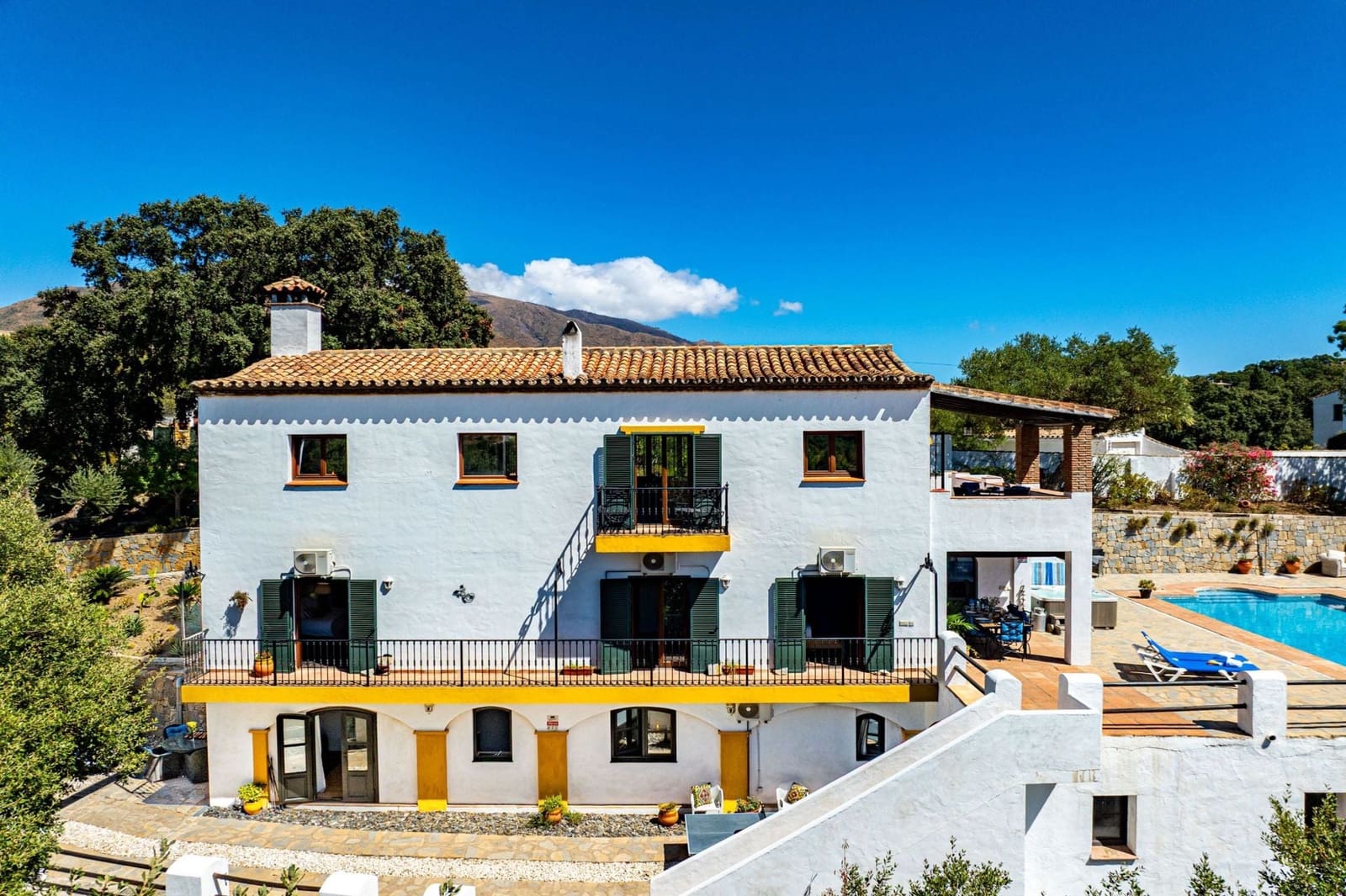 4 soveværelse Finca/Landehus til salg i Casares med swimmingpool garage - € 1.100.000 (Ref: 10168022)