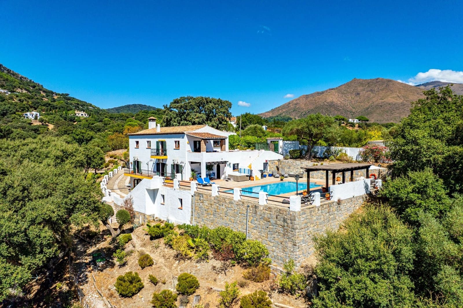 4 soveværelse Finca/Landehus til salg i Casares med swimmingpool garage - € 1.100.000 (Ref: 10168022)