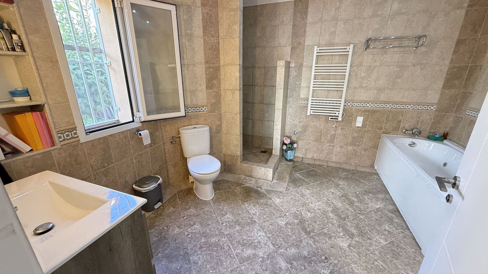5 bedroom Villa for sale in Coin with pool - € 699,000 (Ref: 10169106)