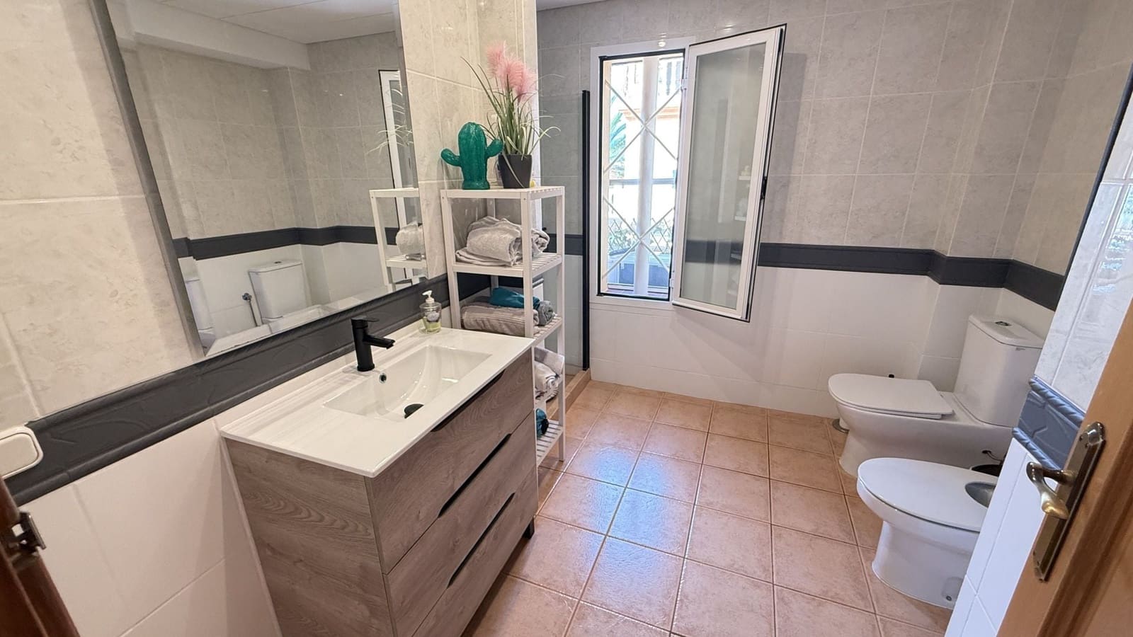 5 bedroom Villa for sale in Coin with pool - € 699,000 (Ref: 10169106)