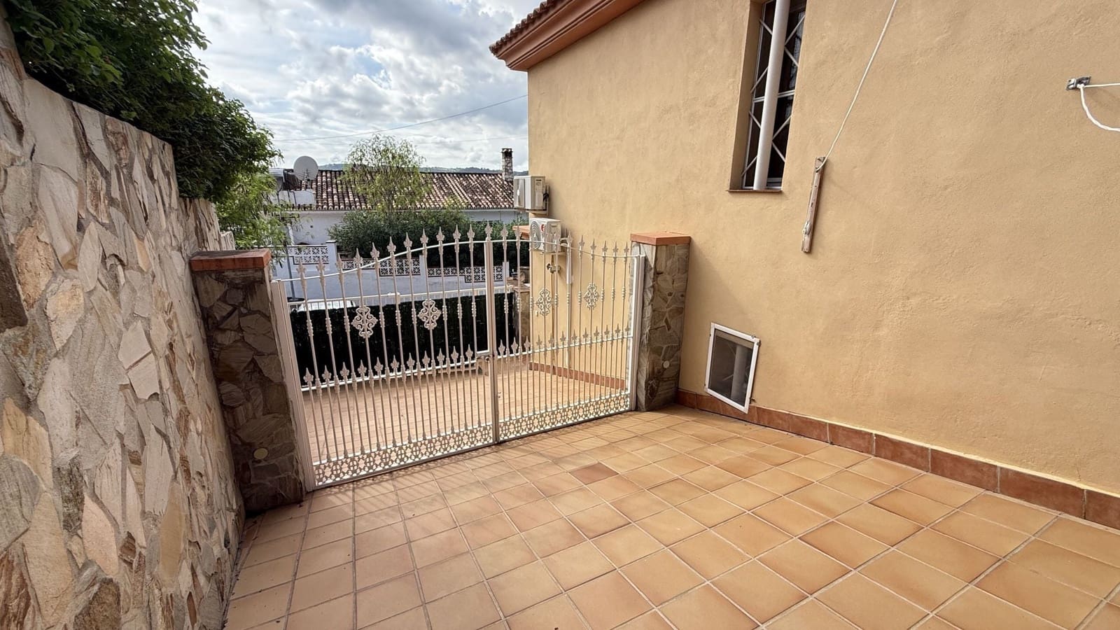 5 bedroom Villa for sale in Coin with pool - € 699,000 (Ref: 10169106)