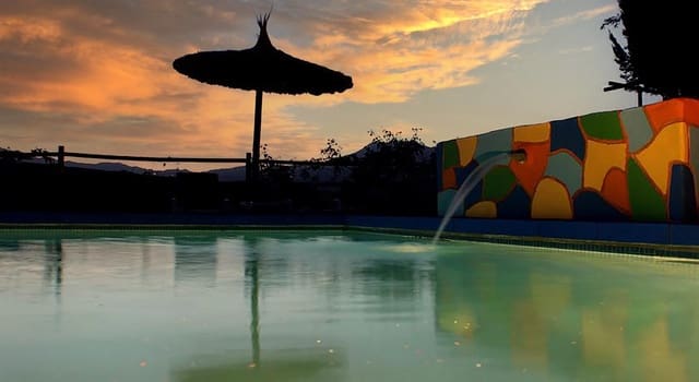 8 soveværelse Finca/Landehus til salg i Guaro med swimmingpool - € 780.000 (Ref: 3452760)