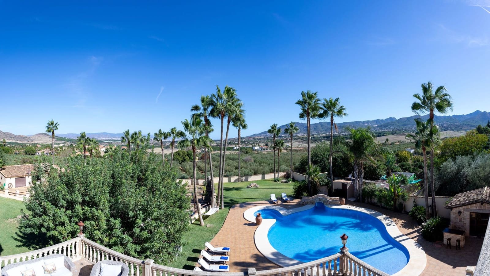 8 soveværelse Finca/Landehus til salg i Alhaurin de la Torre med swimmingpool - € 1.900.000 (Ref: 3452788)