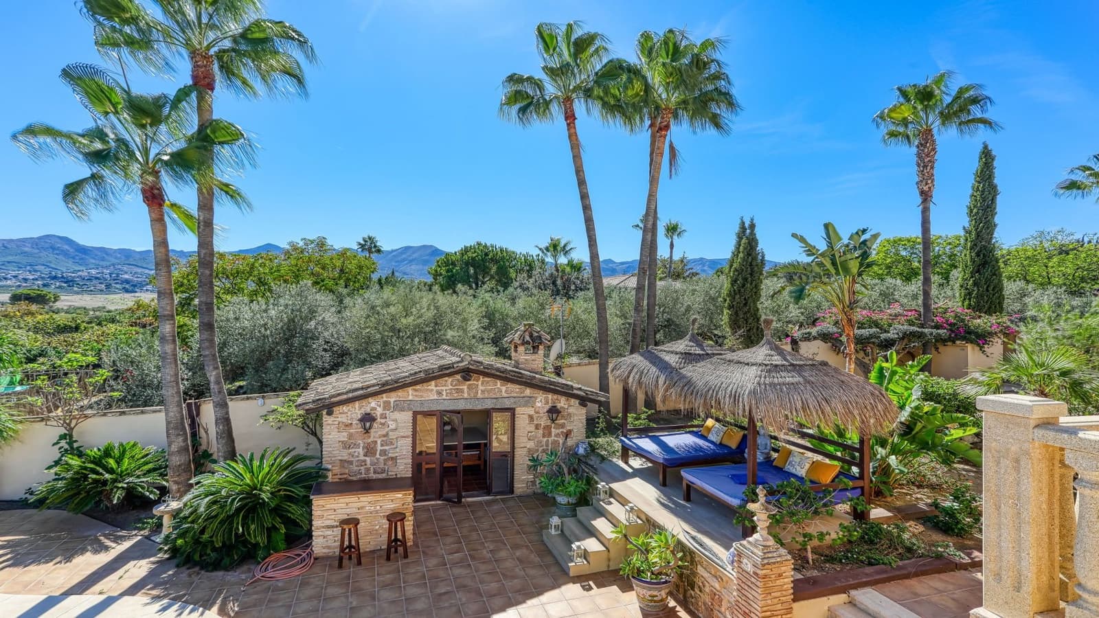 8 soveværelse Finca/Landehus til salg i Alhaurin de la Torre med swimmingpool - € 1.900.000 (Ref: 3452788)