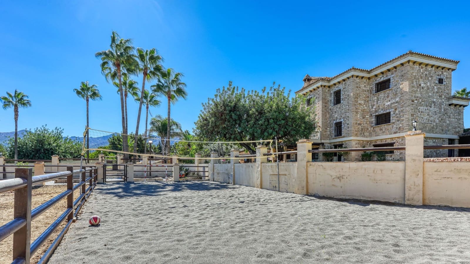 8 soveværelse Finca/Landehus til salg i Alhaurin de la Torre med swimmingpool - € 1.900.000 (Ref: 3452788)