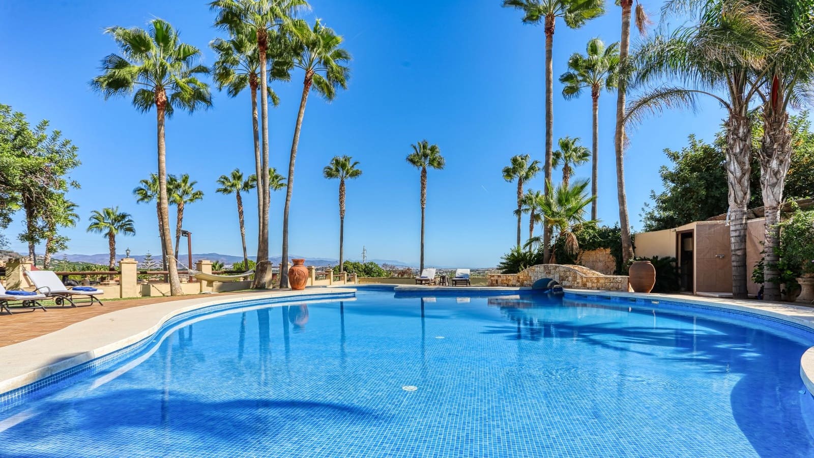 8 soveværelse Finca/Landehus til salg i Alhaurin de la Torre med swimmingpool - € 1.900.000 (Ref: 3452788)