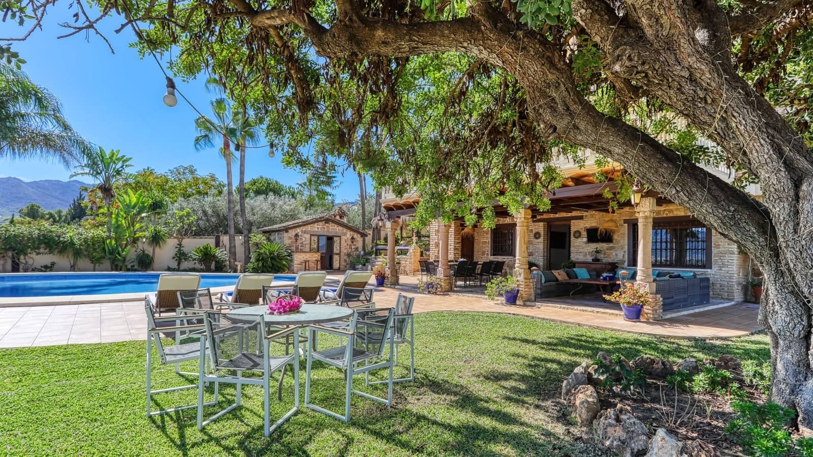 8 soveværelse Finca/Landehus til salg i Alhaurin de la Torre med swimmingpool - € 1.900.000 (Ref: 3452788)