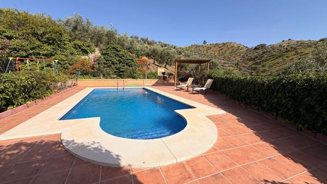 3 chambre Finca/Maison de Campagne à vendre à Almogía avec piscine - 259 000 € (Ref: 3596063)