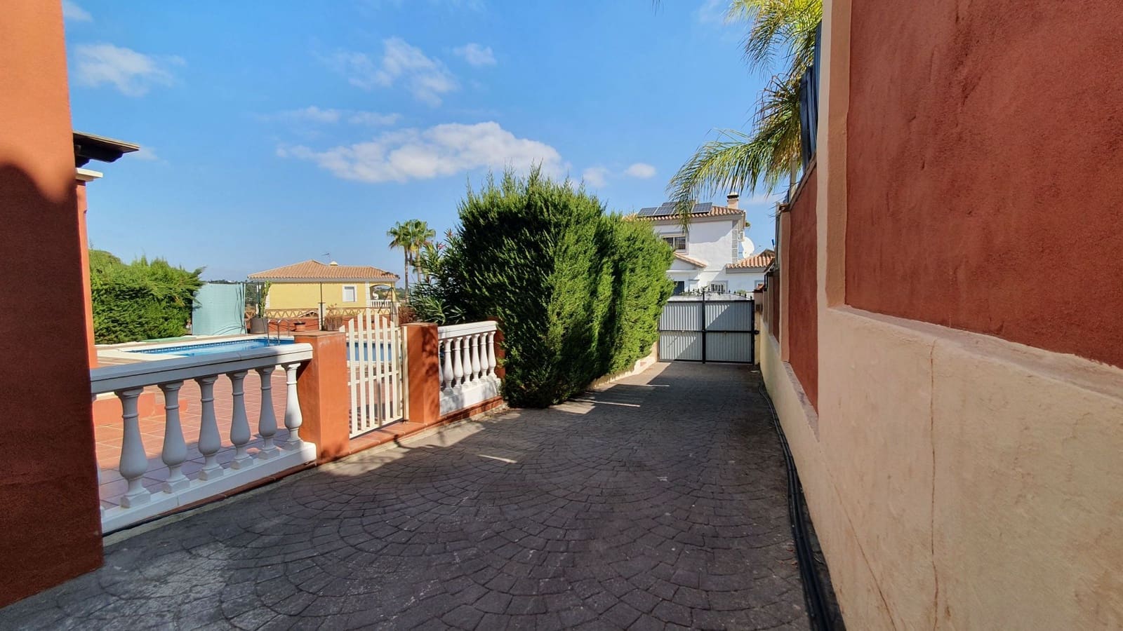 4 bedroom Villa for rent in Coin with pool - € 2,200 (Ref: 6960664)