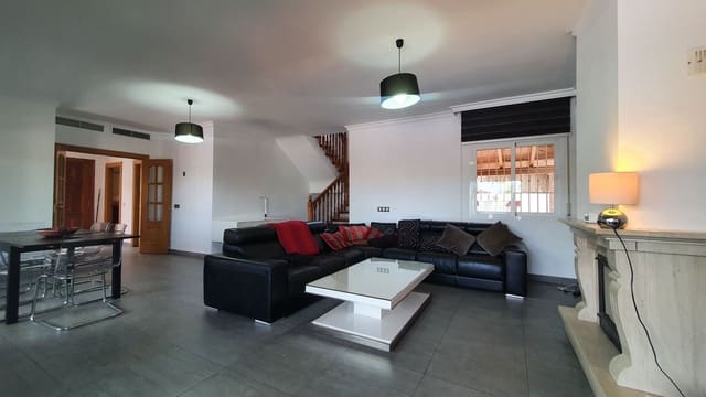 4 bedroom Villa for rent in Coín with pool - € 2,200 (Ref: 6960664)